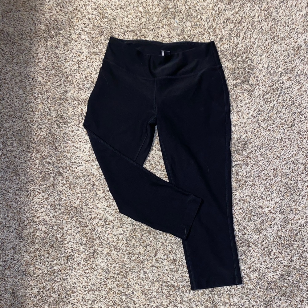 Black cropped leggings